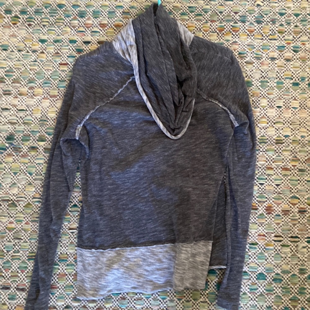 Free people turtle neck long sleeve size small (oversized)